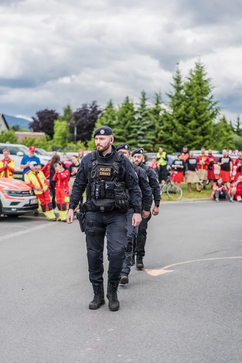 VIDEO: Extrémní soutěžní prověrka. Policejní hlídka z Olomouce zazářila na prestižní Rallye Rejvíz