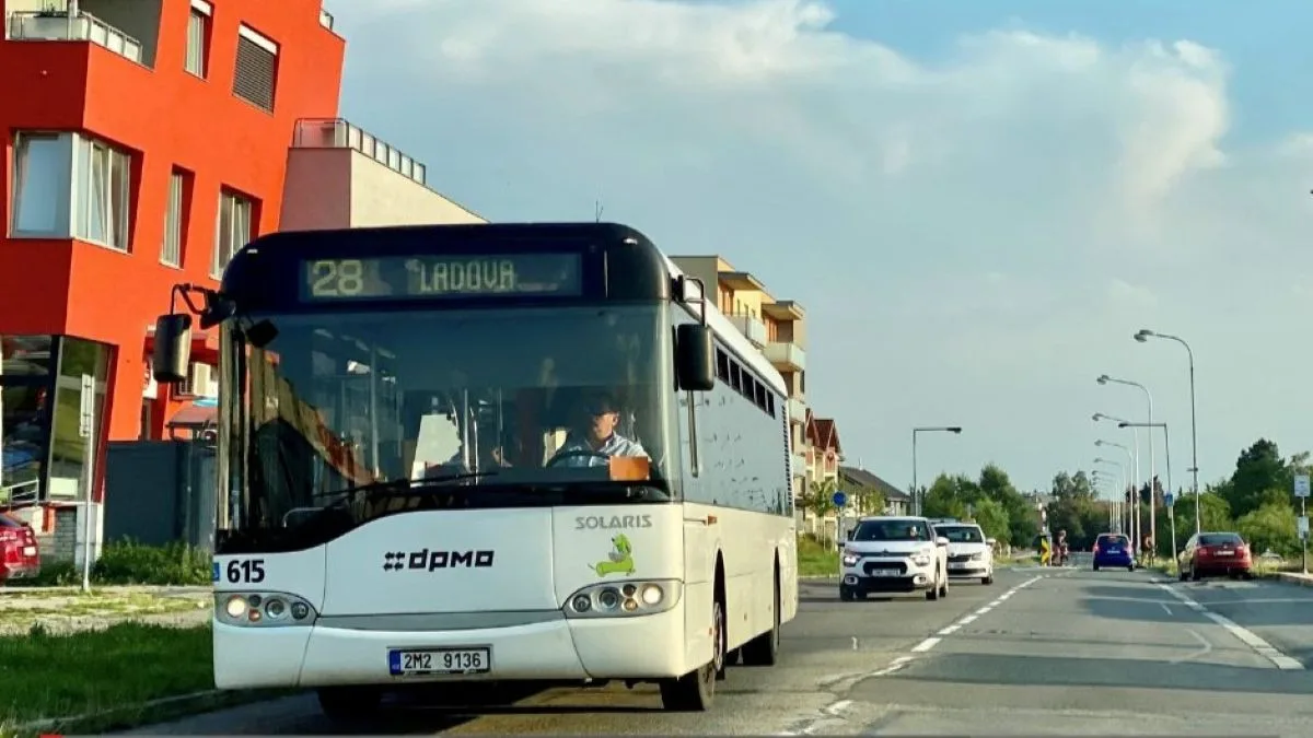 Pozor ve Schweitzerově. Začínají tříměsíční opravy, změny jsou také v provozu MHD