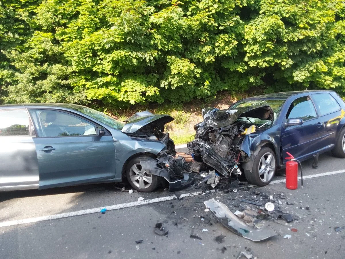 Sedm zraněných při nehodě na Šumpersku, z toho dvě děti. Čelně se srazily dva vozy