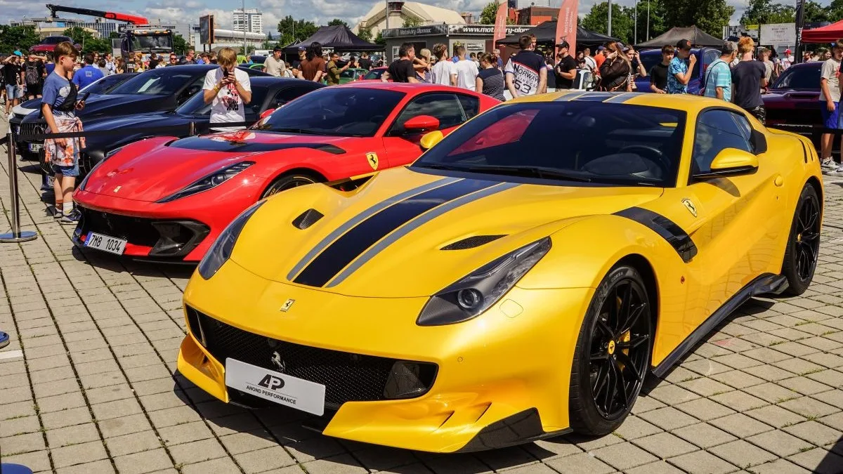 Supersporty už tuto sobotu před Šantovkou. Přijďte si užít luxus, adrenalin i zábavu
