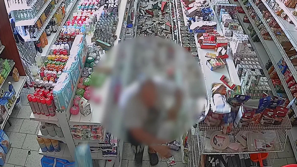 Rozdal náklad minerálek a pak demoloval obchod. Ničitele na Olomoucku zpacifikovali až policisté