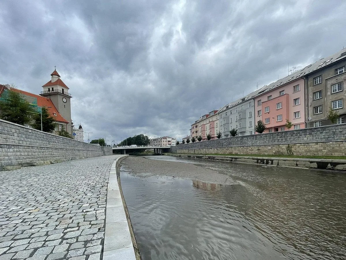 V řece Moravě v Olomouci výrazně ubylo vody. Probíhá kontrola a údržba jezu