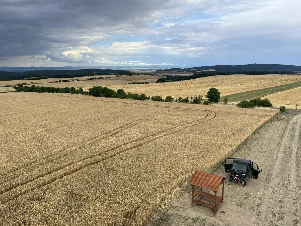 Na kopci Strážná se otevírá nová rozhledna. Jde o obnovní tradice, říká starostka Přemyslovic
