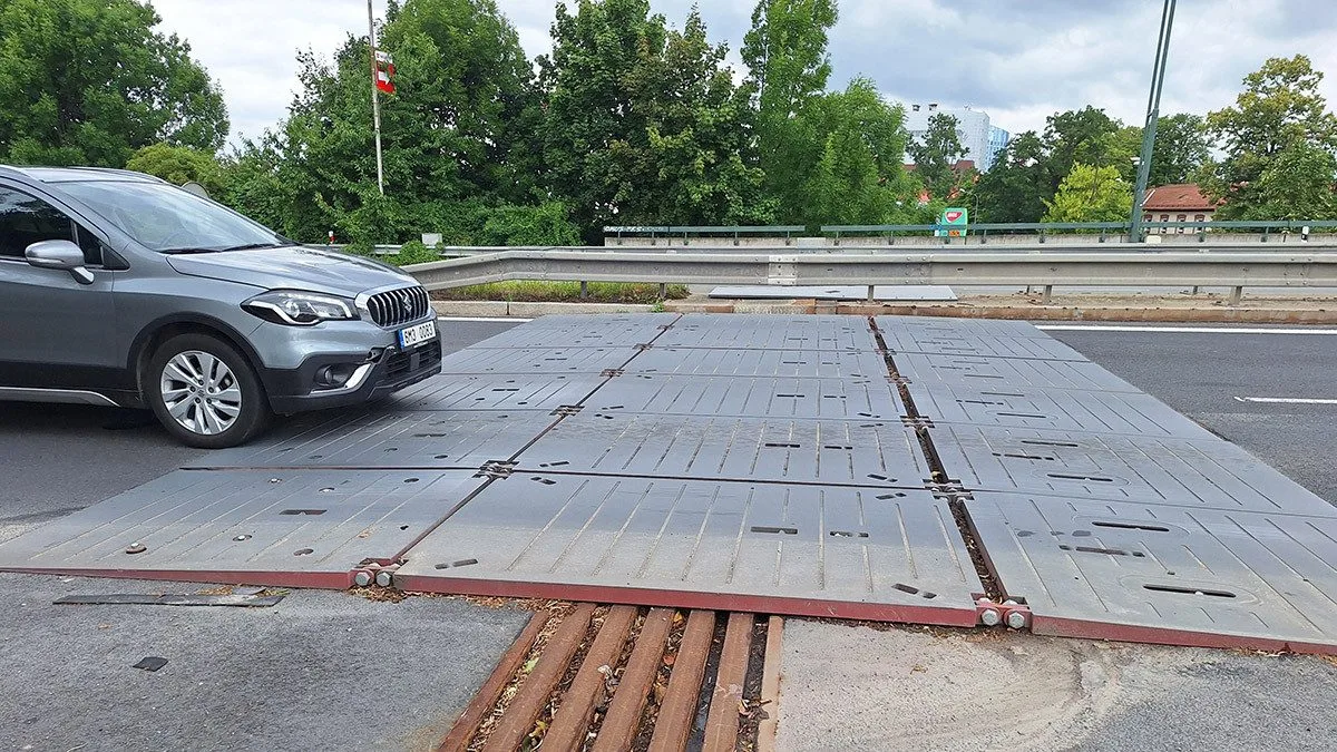 Plynuleji po páteřní silnici Olomouce. Poničená část mostu se dočká opravy v závěru roku