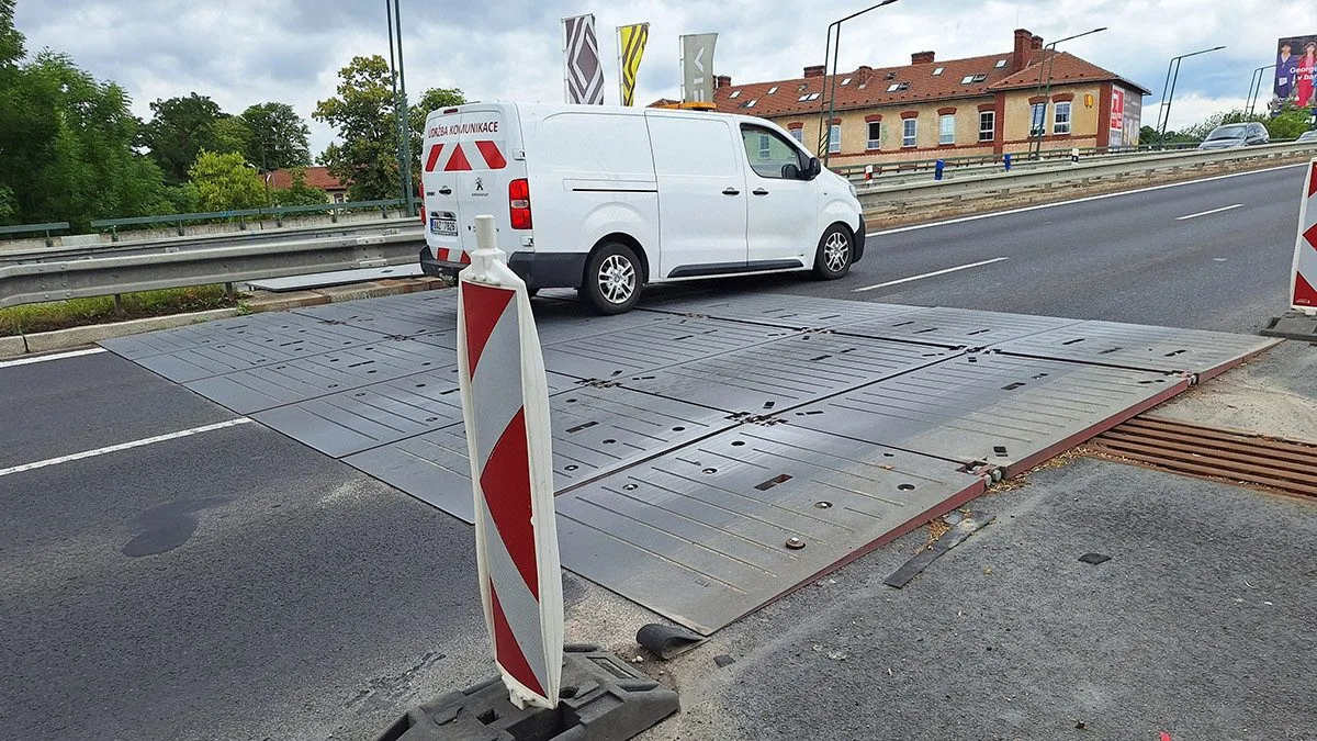 Plynuleji po páteřní silnici Olomouce. Poničená část mostu se dočká opravy v závěru roku