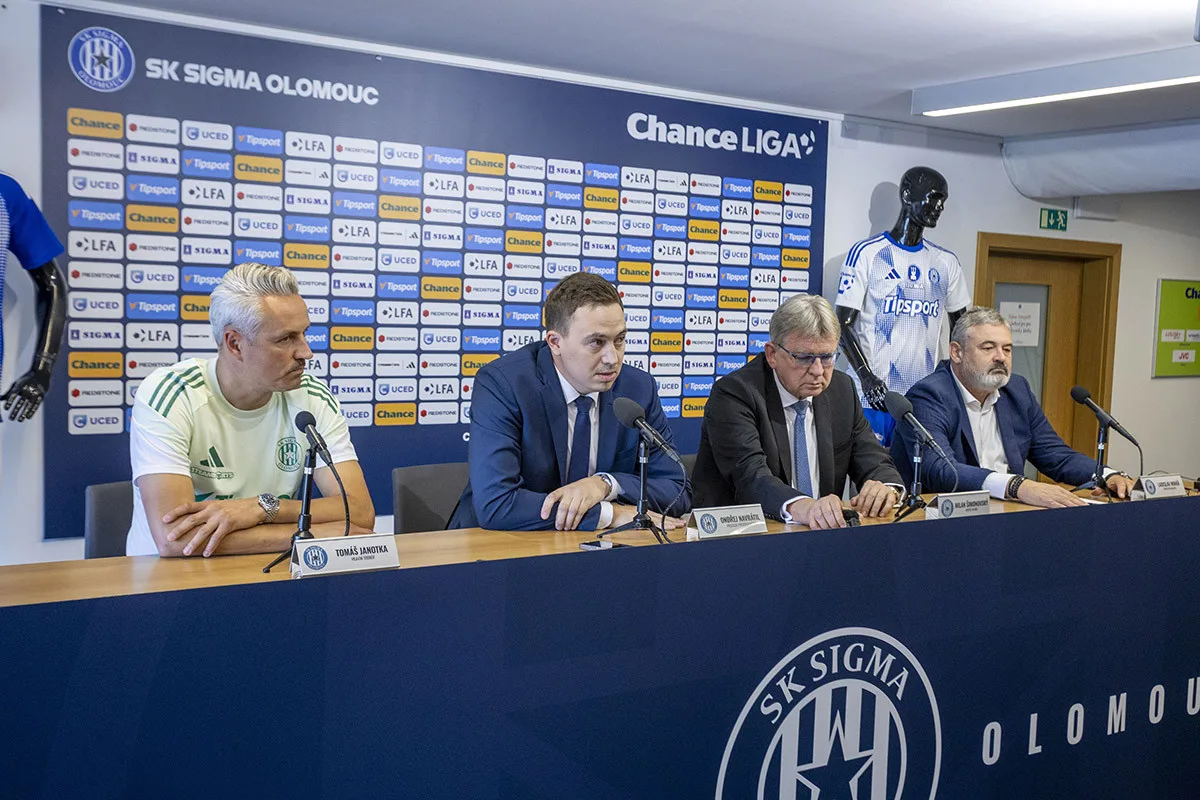 Trenér Tomáš Janotka, předseda představenstva Ondřej Navrátil, majitel Milan Šimonovský, sportovní manažer Ladislav Minář