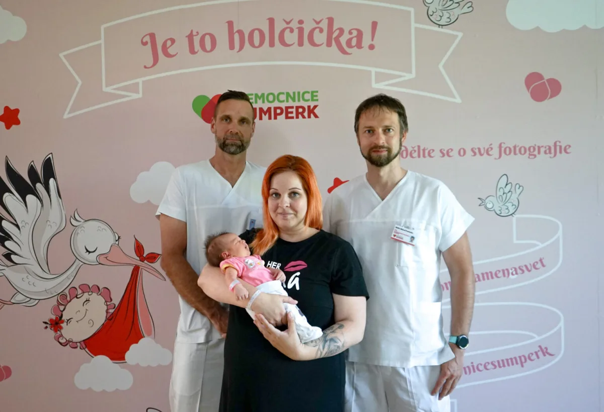 Miminko si maminka vytáhla sama. Denisa v šumperské porodnici prožila laskavý císařský řez