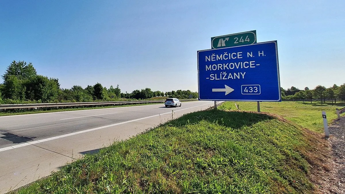 Omezení na D1 u Nezamyslic. Autostrádu na jihu Olomouckého kraje chystají na dopravní boom