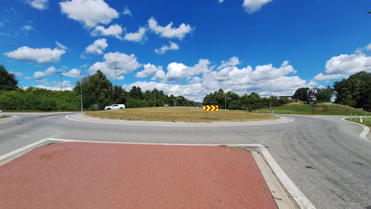 Pozor v Lipníku nad Bečvou. Kvůli opravám děr se zavírá okružná křižovatka