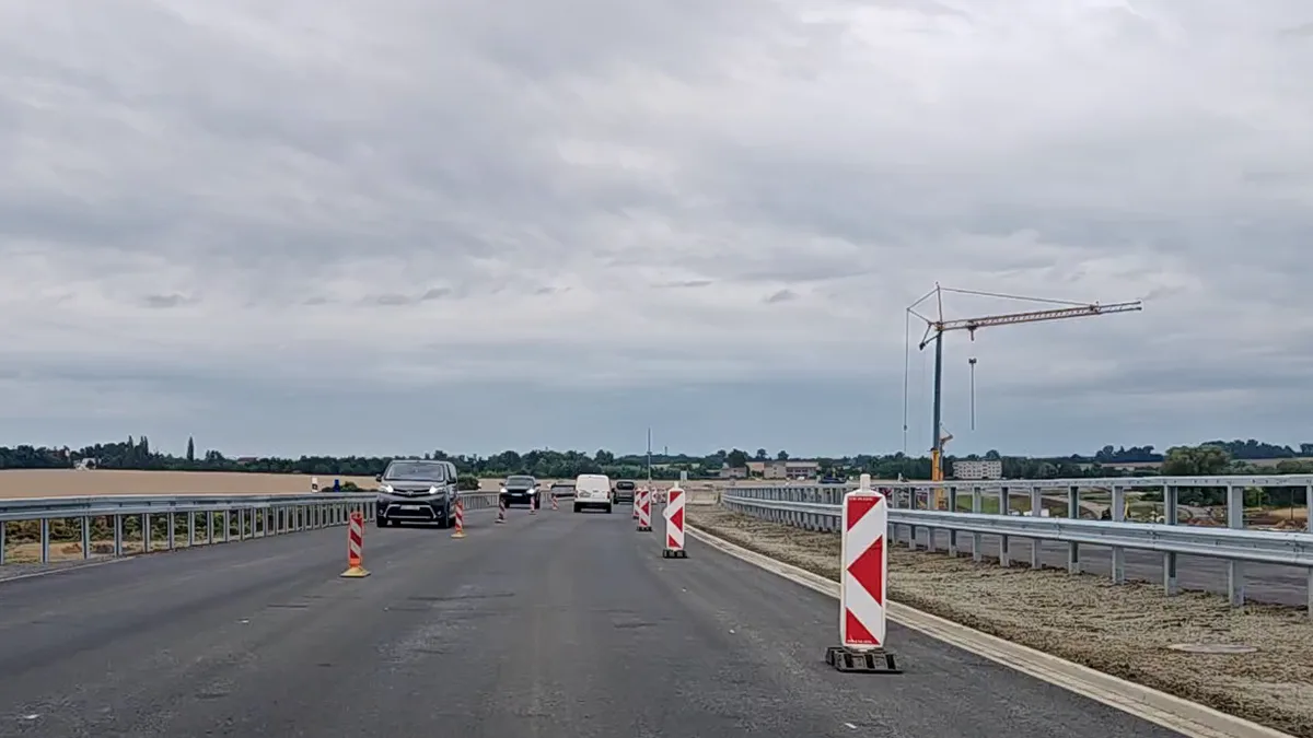 VIDEO: Otevřeno a uzavřeno. Nový zásadní úsek D35 mění dopravu u Olomouce