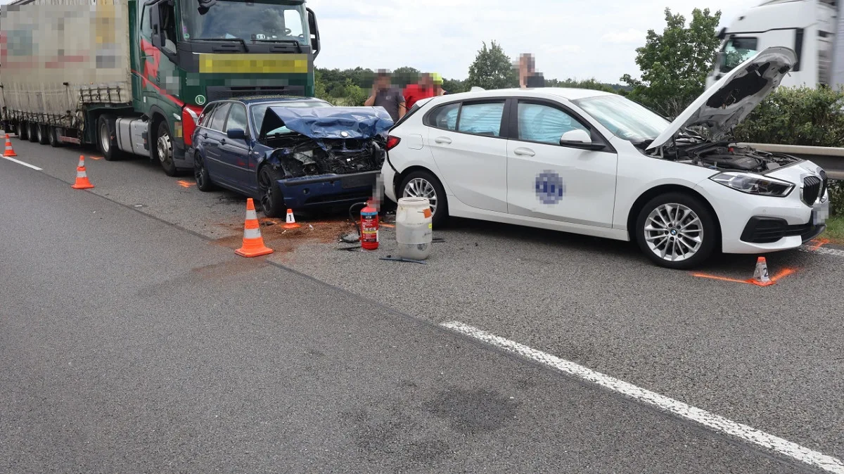 Za kolapsem na D35 byla rychlá jízda BMW. Do havarovaného auta ještě narazil kamion