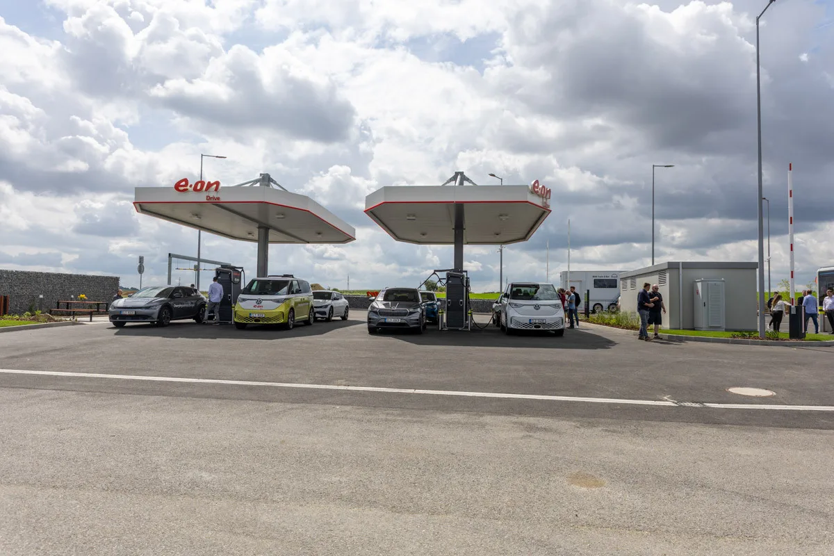 Elektrokamiony vítány. První dobíjecí centrum pro tahače v ČR vyrostlo na Prostějovsku