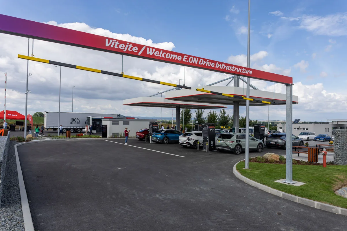 Elektrokamiony vítány. První dobíjecí centrum pro tahače v ČR vyrostlo na Prostějovsku