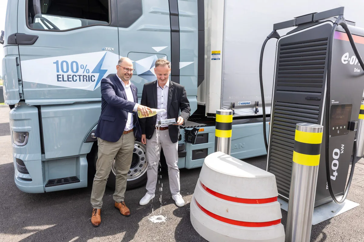 Pavel Kuch ze společnosti MAN a Martin Klíma, jednatel společnosti E.ON Drive Infrastructure