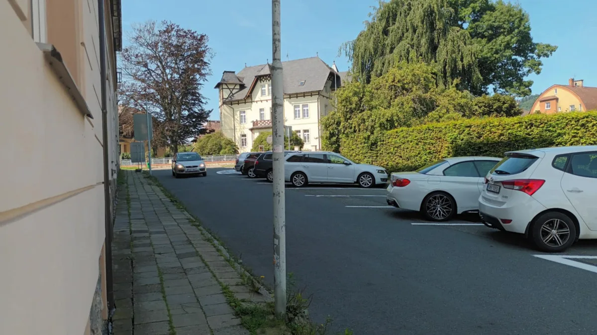 Třicítka v šumperských ulicích zkrotila automobil. Obyvatelé si změny v dopravě pochvalují