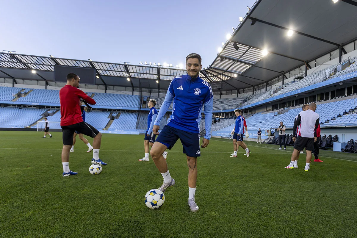 Tým Sigmy při tréninku na stadionu Eleda