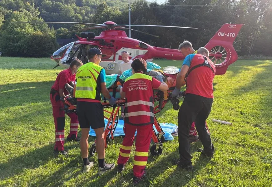 Do odlehlé rokle v údolí Bílé Opavy se zřítil turista a poranil si hlavu. Letěl pro něho vrtulník
