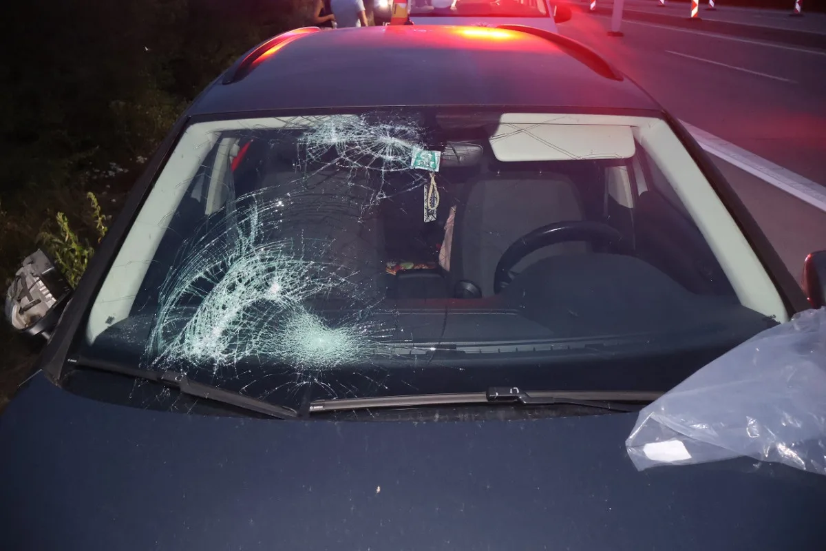 Olej na dálnici. Řidič jel rychle a prorazil vanu, D35 u Olomouce stála přes čtyři hodiny