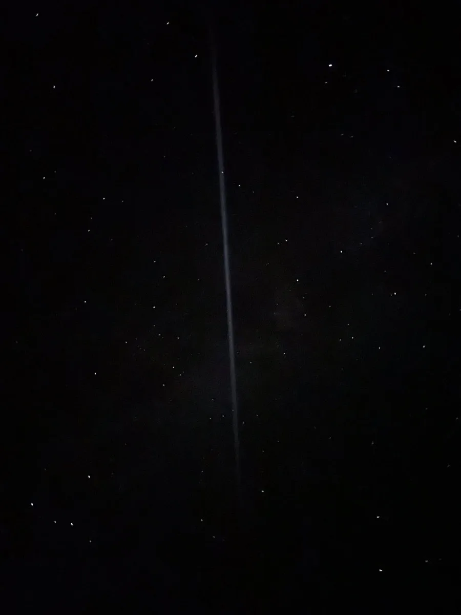 Světelná čára na noční obloze překvapila nejen na Hané. Na nebi zářilo palivo z rakety