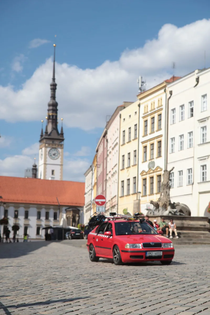Scény jako z Kobry 11 v Olomouci. Na Hané vzniká akční snímek plný kaskadérských kousků