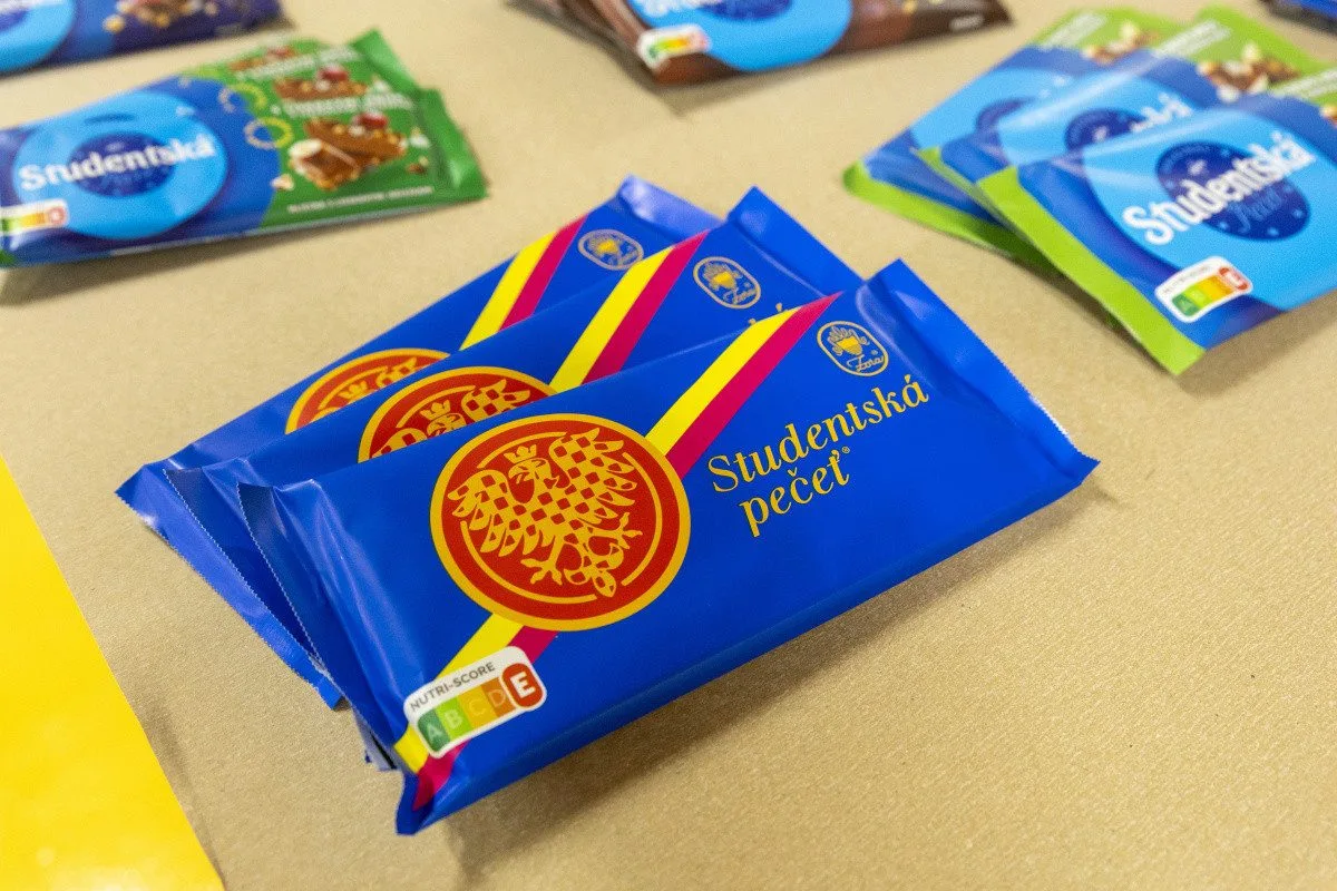 Čokoláda, rozinky, arašídy a želé. Studentská pečeť slaví padesátiny, ikonická sladkost vzniká v Olomouci