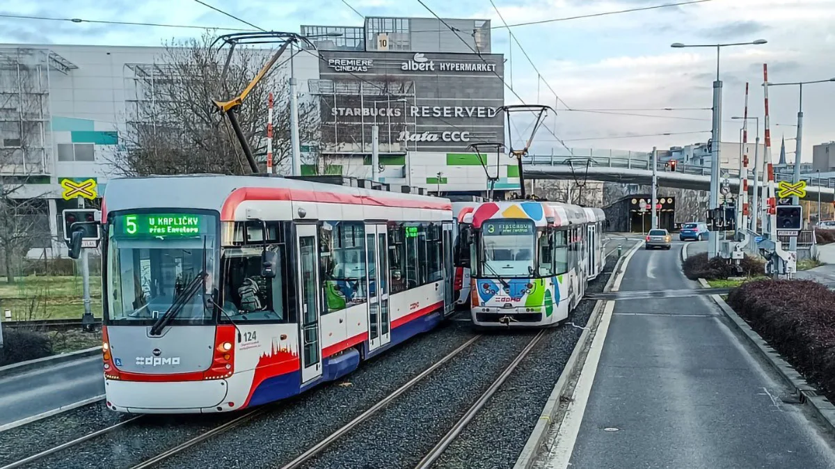 Tramvaje se vrací na Nové Sady, přejezd u Šantovky prošel opravou
