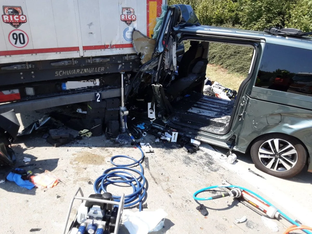 VIDEO: Řidiči zmatkovali a zdržovali hasiče, kteří spěchali k vážné nehodě na Přerovsku