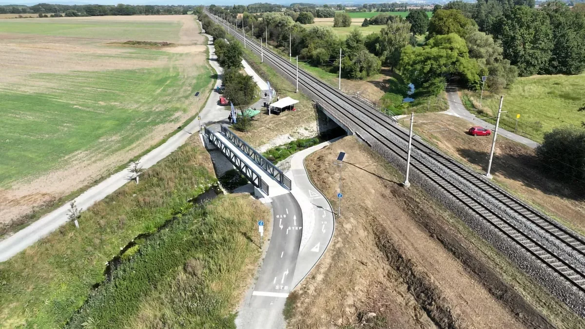 Cyklodálnice podél trati. Mezi Olomoucí a Štěpánovem slouží nová trasa za 105 milionů