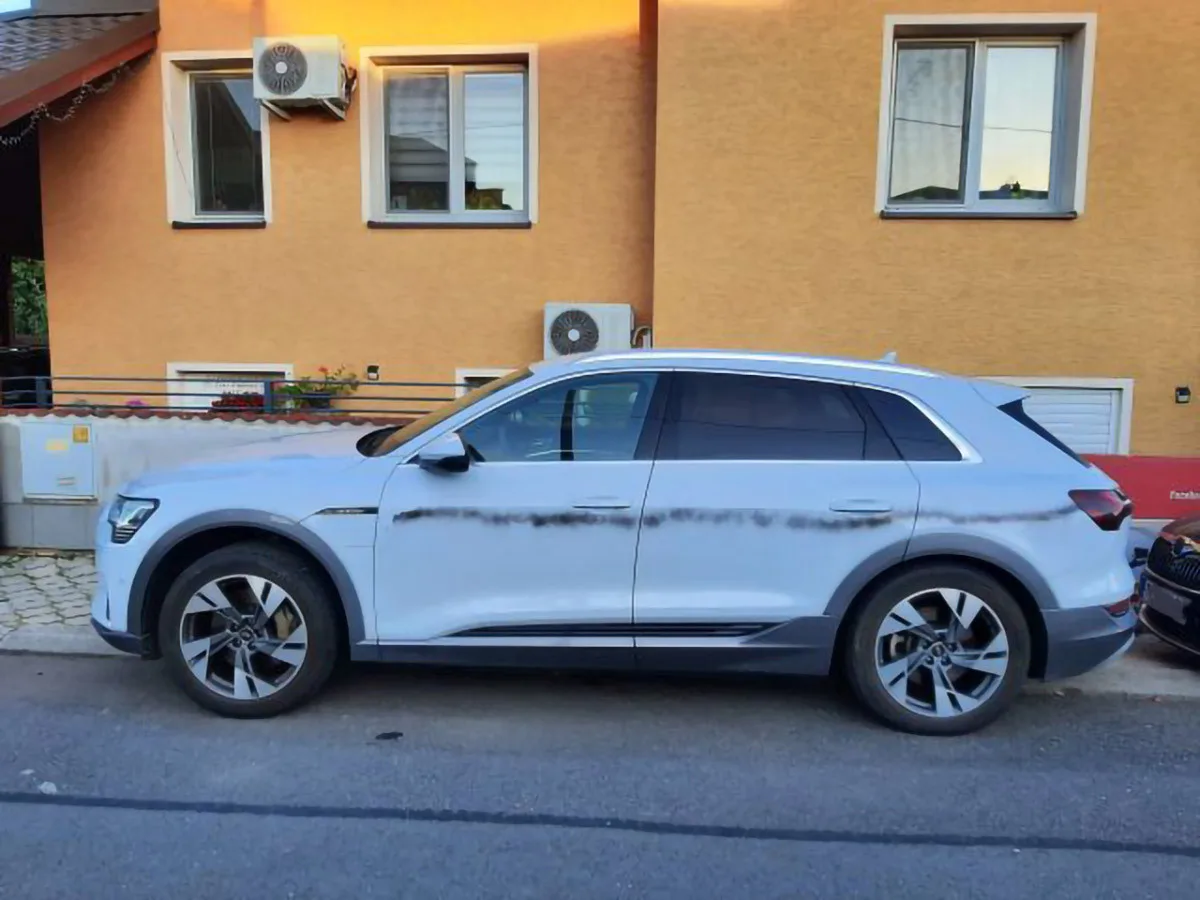 Posprejovaný vůz Audi v Zábřehu