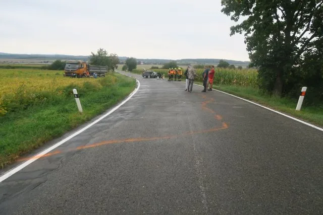 Tragickou nehodu u Vícova policie vyšetřuje jako usmrcení z nedbalosti. Zemřela šestačtyřicetiletá řidička