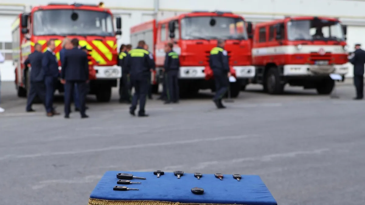 Dobrovolní hasiči budou rychlejší, dostali cisterny a dýchací techniku. V Olomouci se otevřely nové garáže
