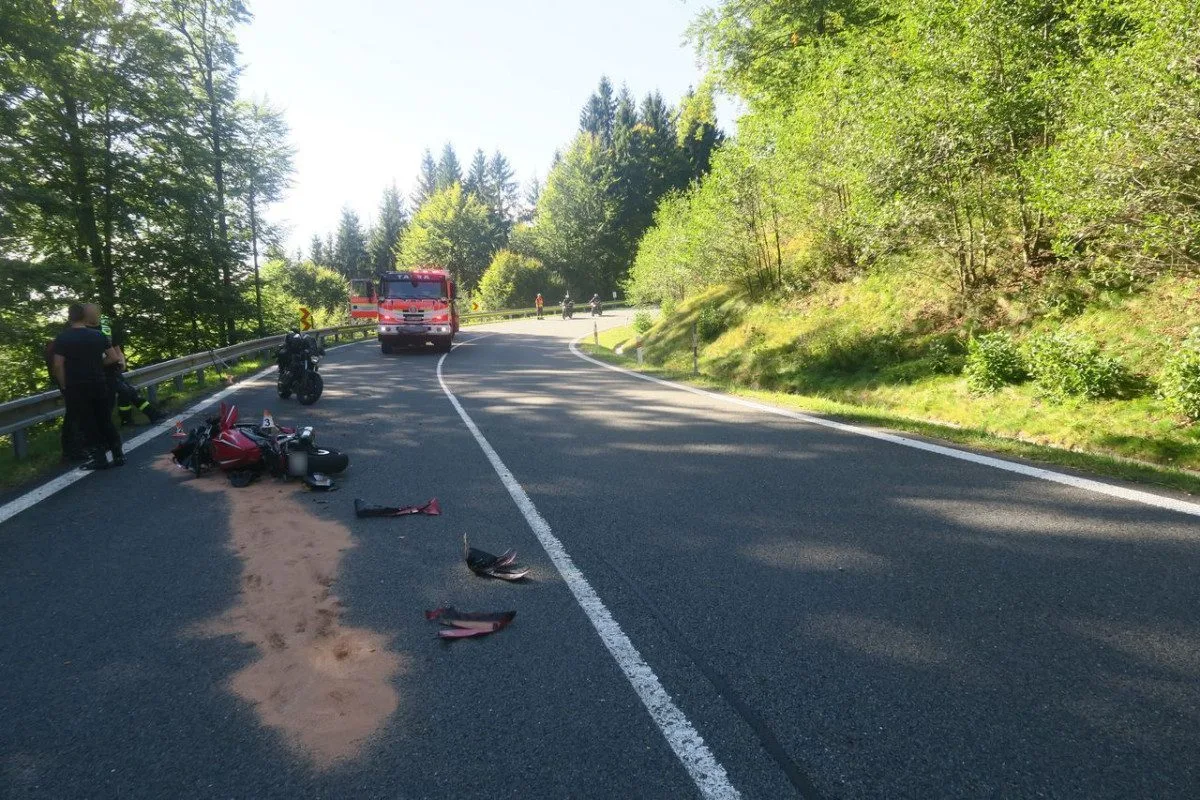 Na Červenohorském sedle havaroval motorkář, policie tam zrovna pořádala bezpečnostní akci
