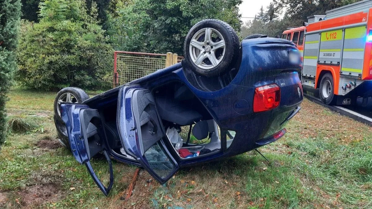 Mladík ve Velkých Losinách převrátil auto na střechu. Měl v sobě marihuanu