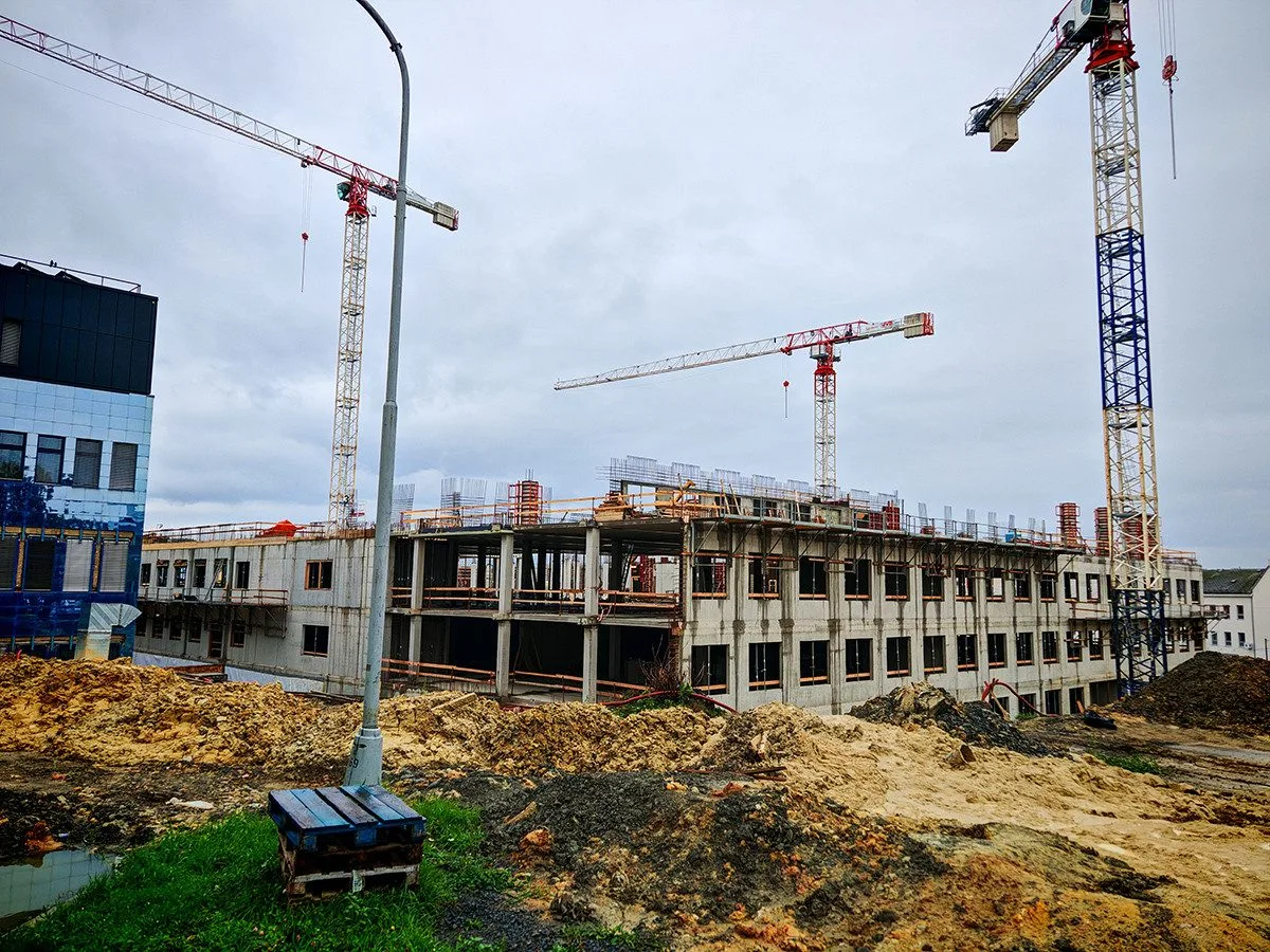 V areálu FN Olomouc postupuje stavba nového superpavilonu