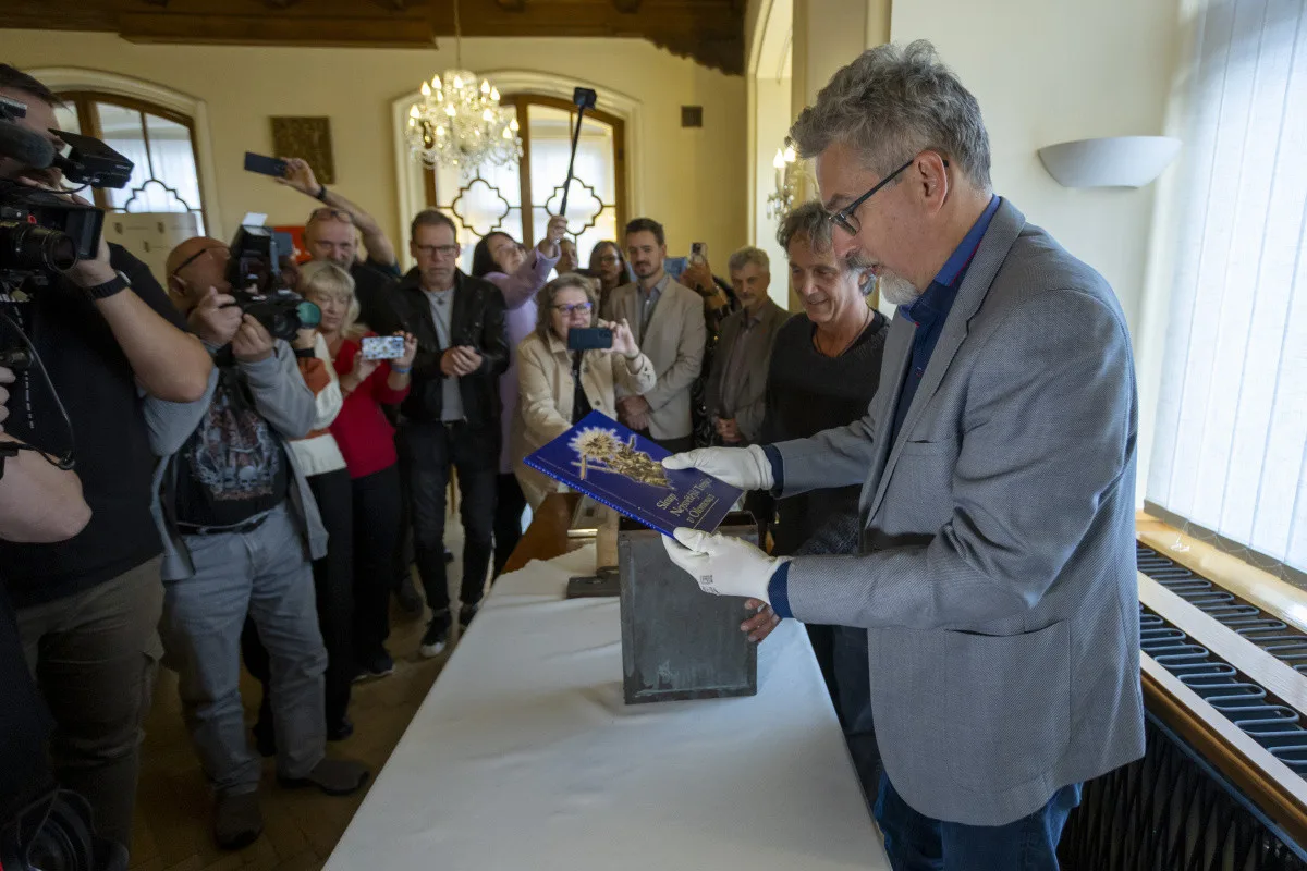 Ohlédnutí o čtvrt století zpět. Historická chlouba Olomouce vydala časovou schránku