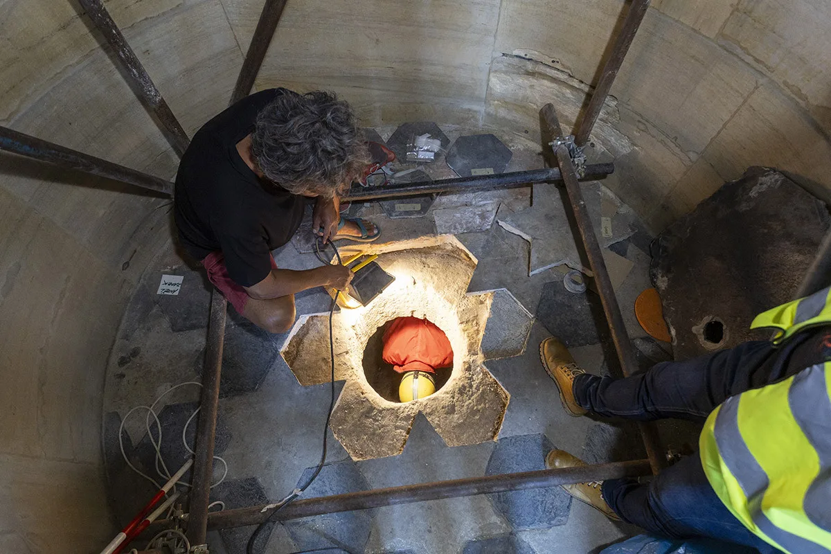 Tajemství pod olomouckým monumentem: místnost před staletími pomáhala řemeslníkům