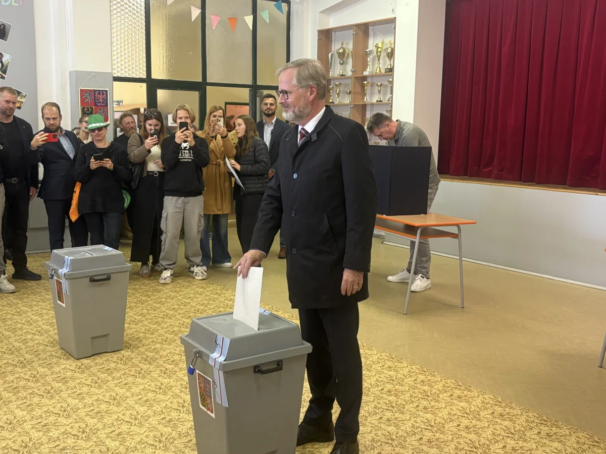Začíná druhý volební den. Lidé dnes zvolí nové poslance