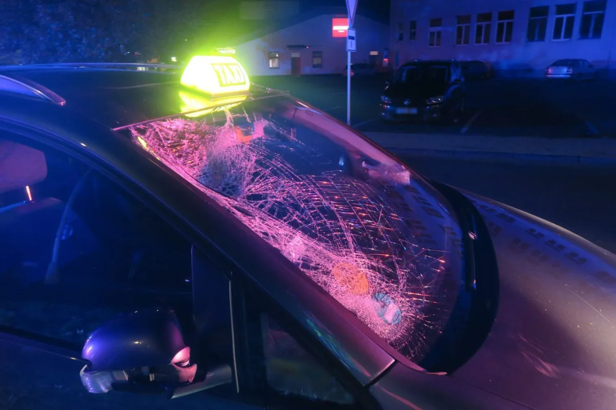 Taxikář při odbočování srazil v Zábřehu cyklistu. Muže odvezla záchranka do nemocnice