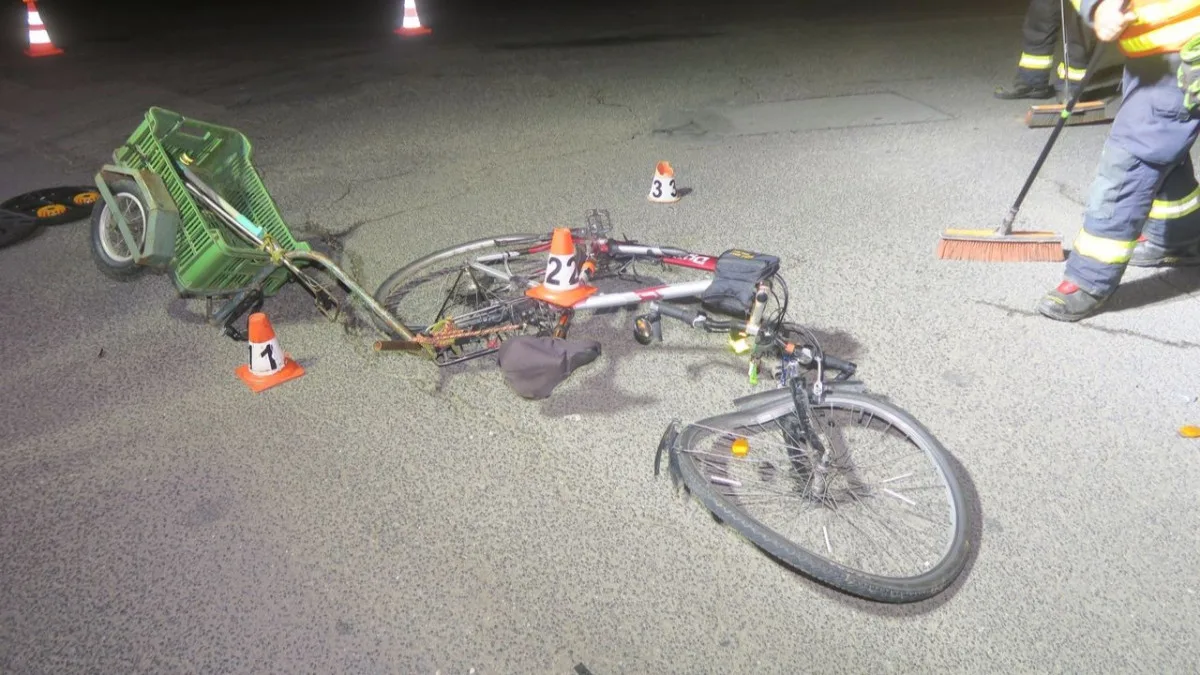 Taxikář při odbočování srazil v Zábřehu cyklistu. Muže odvezla záchranka do nemocnice