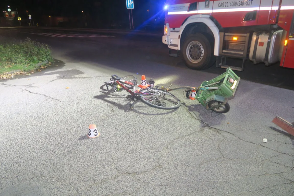 Taxikář při odbočování srazil v Zábřehu cyklistu. Muže odvezla záchranka do nemocnice