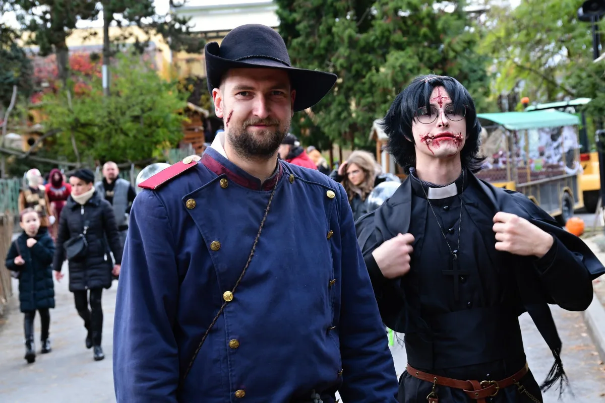 FOTOGALERIE: Strašidelné zoo praskalo ve švech, dnes je na programu světelná show