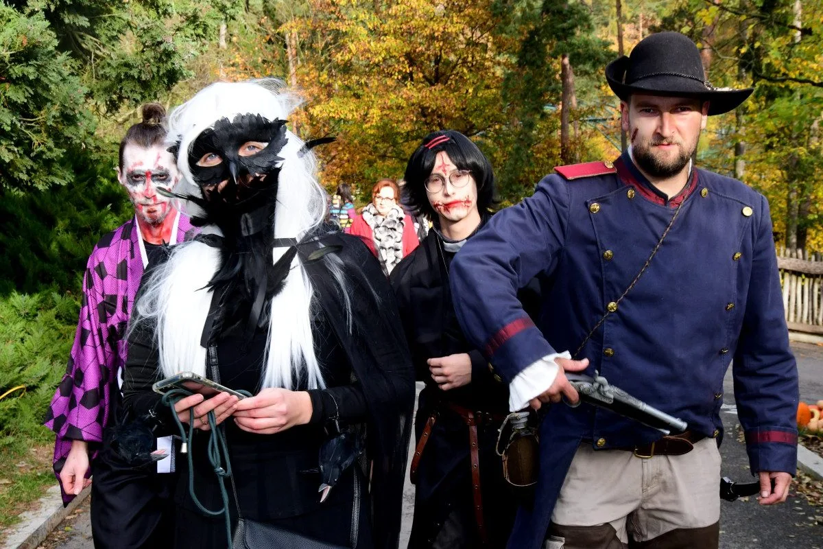 FOTOGALERIE: Strašidelné zoo praskalo ve švech, dnes je na programu světelná show
