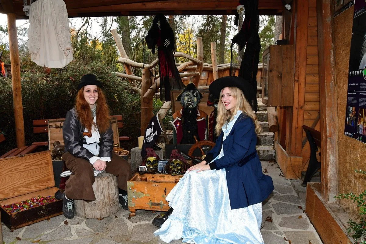 FOTOGALERIE: Strašidelné zoo praskalo ve švech, dnes je na programu světelná show