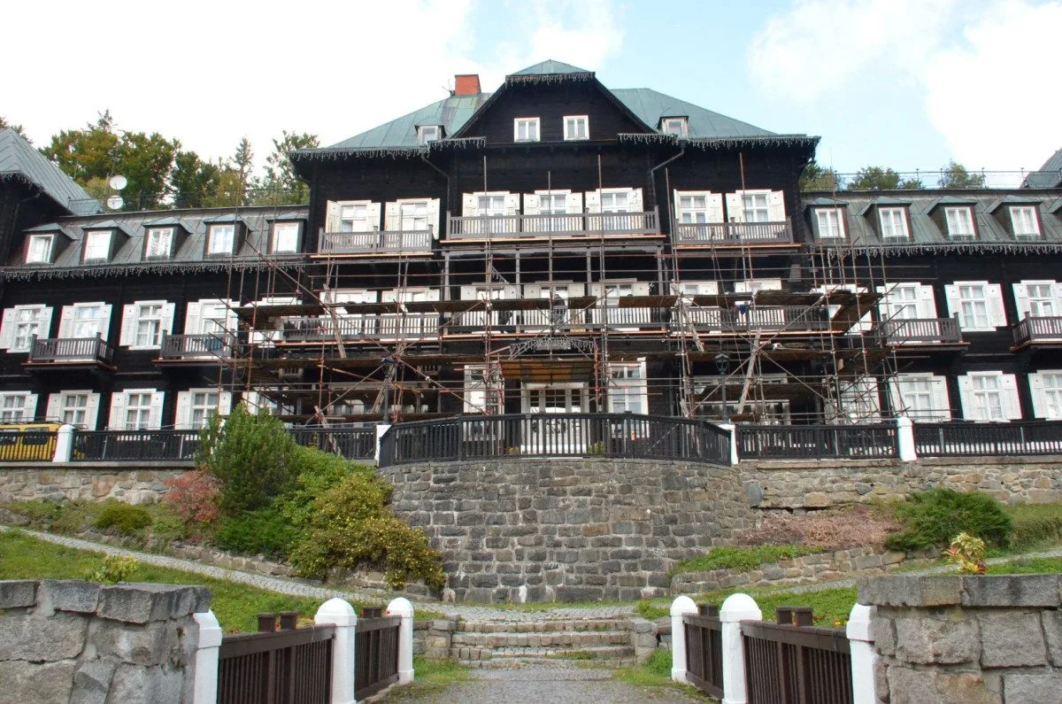 Nové balkony za 6 milionů. Lázně Karlova Studánka dokončily rekonstrukci Slezského domu