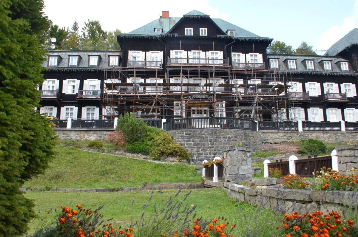 Nové balkony za 6 milionů. Lázně Karlova Studánka dokončily rekonstrukci Slezského domu