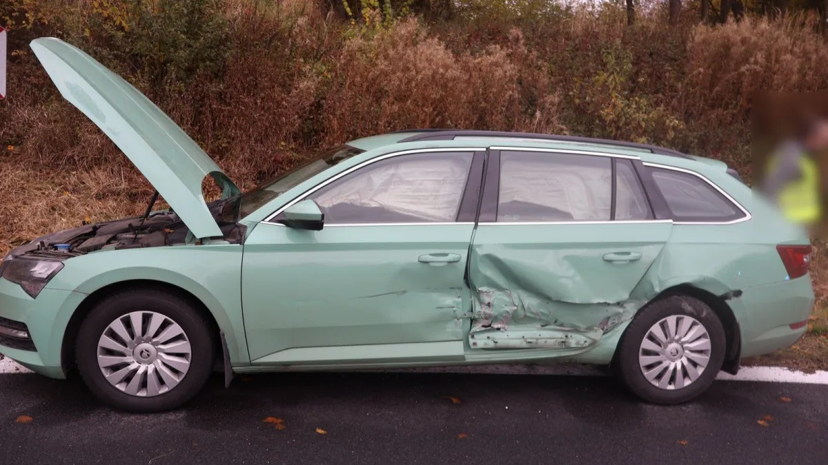 Auto s vozíkem se u Lipiny srazilo se dalším vozem. Řidič odjel do Opavy, policie hledá svědky