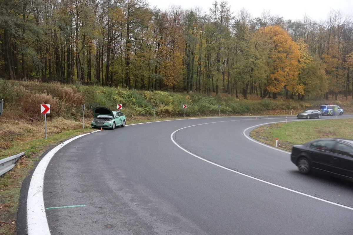 Auto s vozíkem se u Lipiny srazilo se dalším vozem. Řidič odjel do Opavy, policie hledá svědky