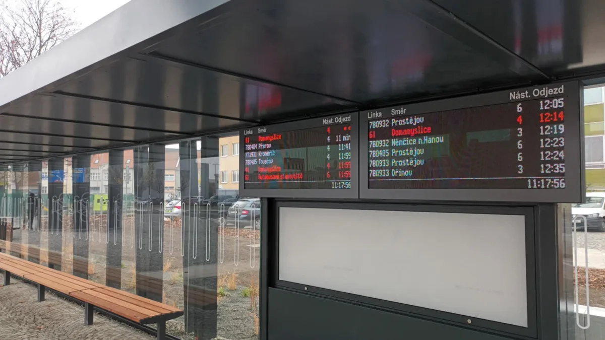 Prostějov otevřel nový dopravní terminál. Nechybí boxy na kola, vznikla i parkovací místa