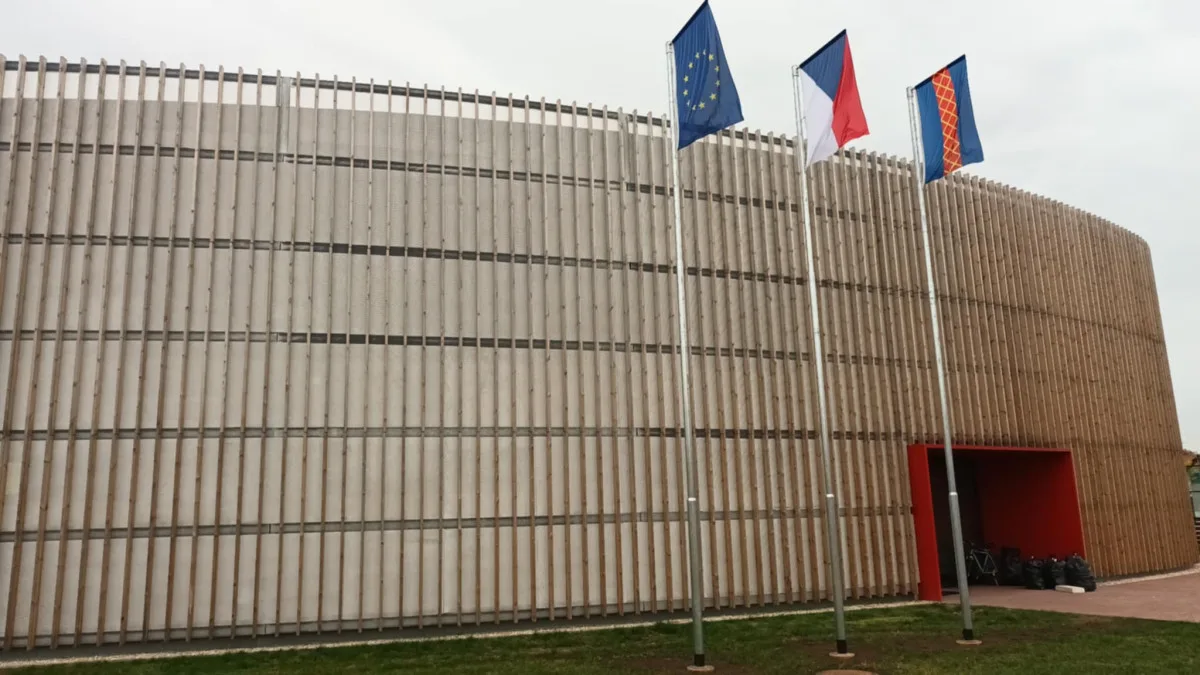 Velká sláva v Kojetíně, město otvírá nový zimní stadion. Zájem o bruslení je velký