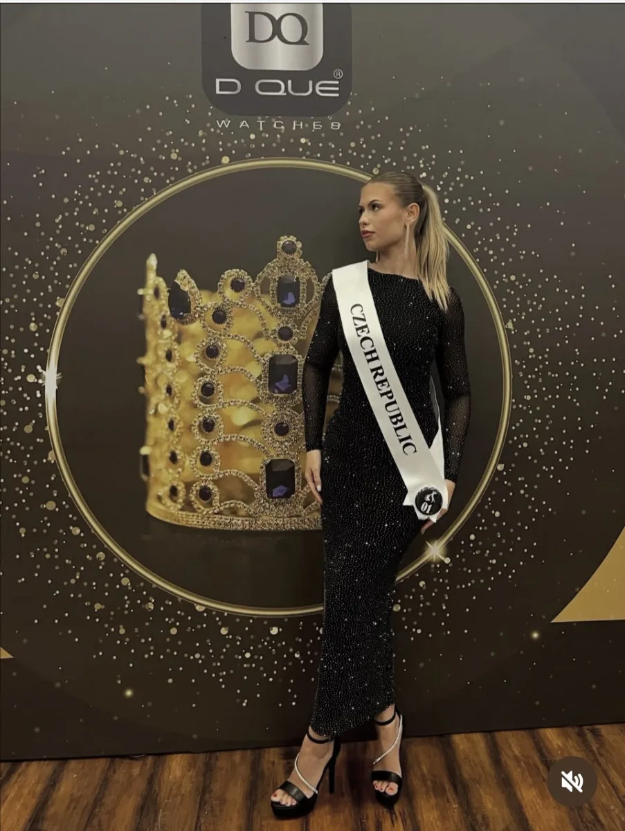 Dvacetiletá dívka z Prostějova okouzlila porotu na mezinárodní soutěži krásy v Indii